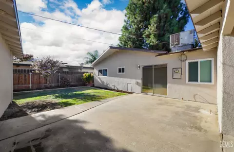 Exterior - 3801 Hoffman Ave, Bakersfield, CA 93309 photo 2 of 6