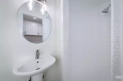 Bath - 3801 Hoffman Ave, Bakersfield, CA 93309 photo 2 of 2
