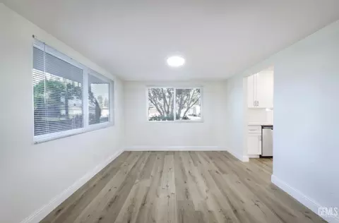 Living - 3801 Hoffman Ave, Bakersfield, CA 93309 photo 4 of 5