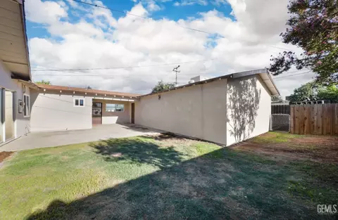 Exterior - 3801 Hoffman Ave, Bakersfield, CA 93309 photo 3 of 6