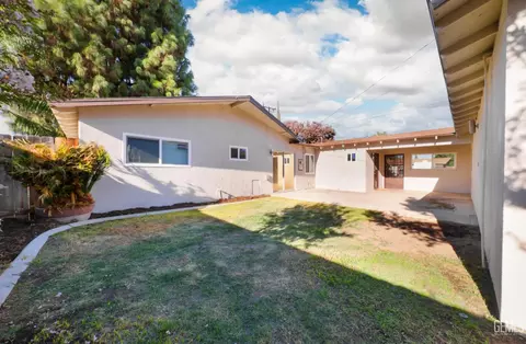 Exterior - 3801 Hoffman Ave, Bakersfield, CA 93309 photo 4 of 6