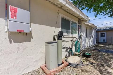 Exterior - 2700 Steensen St, Mountain Mesa, CA 93240 photo 13 of 13