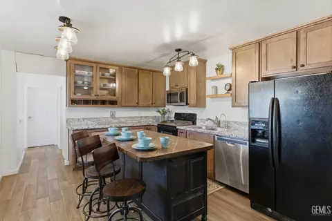 Kitchen - 2700 Steensen St, Mountain Mesa, CA 93240 photo 1 of 7