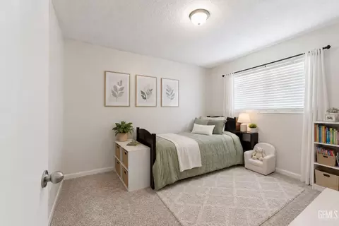 Bedroom - 2700 Steensen St, Mountain Mesa, CA 93240 photo 3 of 7