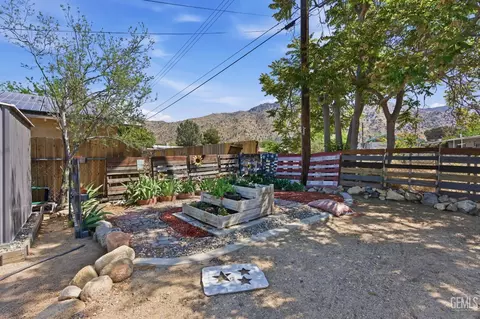 Exterior - 2700 Steensen St, Mountain Mesa, CA 93240 photo 9 of 13