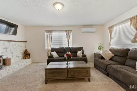 Living - 2700 Steensen St, Mountain Mesa, CA 93240 photo 1 of 1