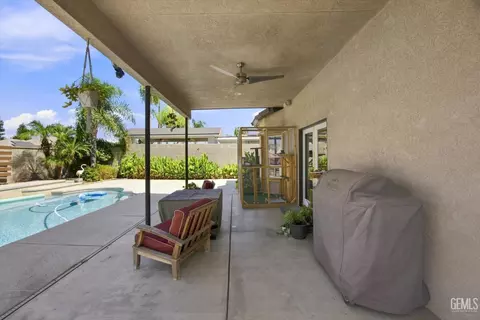 Exterior - 15954 Screaming Eagle Ave, Bakersfield, CA 93314 photo 6 of 13