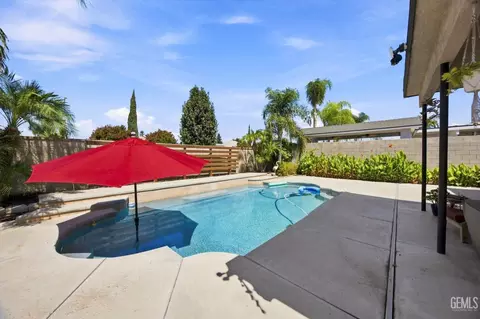 Exterior - 15954 Screaming Eagle Ave, Bakersfield, CA 93314 photo 9 of 13