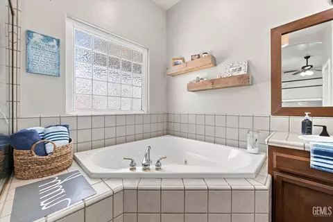 Bath - 15954 Screaming Eagle Ave, Bakersfield, CA 93314 photo 3 of 5