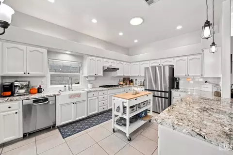 Kitchen - 15954 Screaming Eagle Ave, Bakersfield, CA 93314 photo 3 of 6
