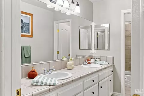 Bath - 15954 Screaming Eagle Ave, Bakersfield, CA 93314 photo 5 of 5