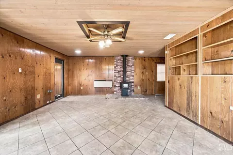 Living - 22308 Corral Ct, Tehachapi, CA 93561 photo 4 of 5