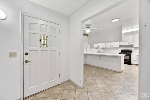Entry Way - 22308 Corral Ct, Tehachapi, CA 93561 photo 1 of 2