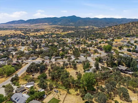 View/Area - 22308 Corral Ct, Tehachapi, CA 93561 photo 1 of 2