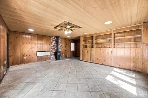 Living - 22308 Corral Ct, Tehachapi, CA 93561 photo 5 of 5