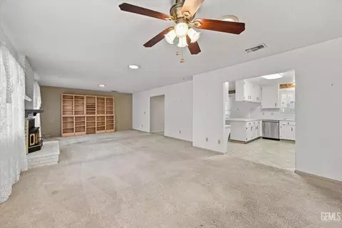 Living - 22308 Corral Ct, Tehachapi, CA 93561 photo 2 of 5