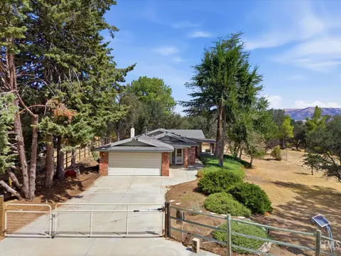 Exterior - 22308 Corral Ct, Tehachapi, CA 93561 photo 1 of 4