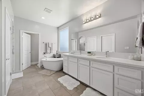 Entry Way - 410 Rosehaven Ln, Tehachapi, CA 93561 photo 7 of 15