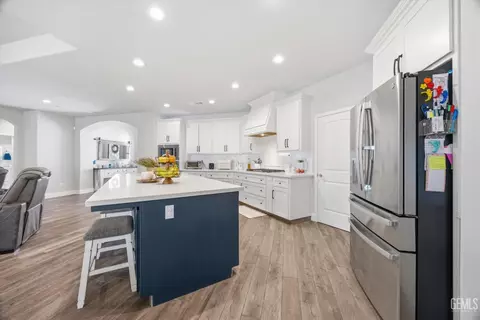 Kitchen - 410 Rosehaven Ln, Tehachapi, CA 93561 photo 3 of 9
