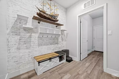 Entry Way - 410 Rosehaven Ln, Tehachapi, CA 93561 photo 13 of 15
