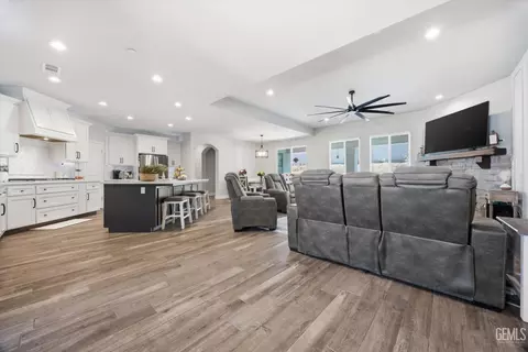 Entry Way - 410 Rosehaven Ln, Tehachapi, CA 93561 photo 2 of 15
