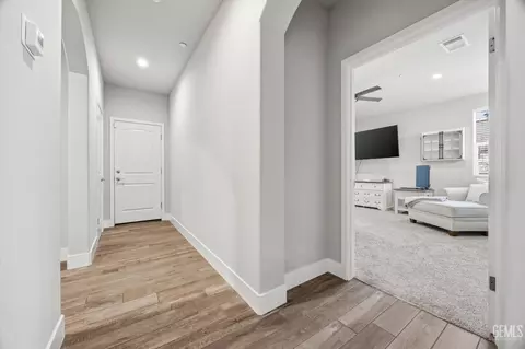 Entry Way - 410 Rosehaven Ln, Tehachapi, CA 93561 photo 6 of 15