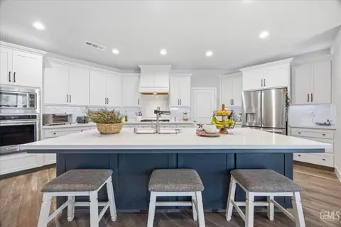 Kitchen - 410 Rosehaven Ln, Tehachapi, CA 93561 photo 1 of 9