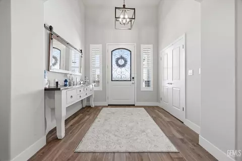 Entry Way - 410 Rosehaven Ln, Tehachapi, CA 93561 photo 1 of 15