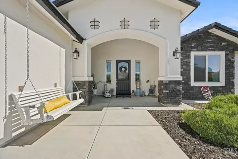 Exterior - 410 Rosehaven Ln, Tehachapi, CA 93561 photo 9 of 12
