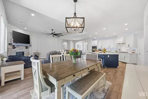 Dining - 410 Rosehaven Ln, Tehachapi, CA 93561 photo 3 of 3