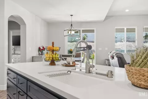 Kitchen - 410 Rosehaven Ln, Tehachapi, CA 93561 photo 9 of 9
