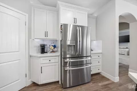 Kitchen - 410 Rosehaven Ln, Tehachapi, CA 93561 photo 7 of 9
