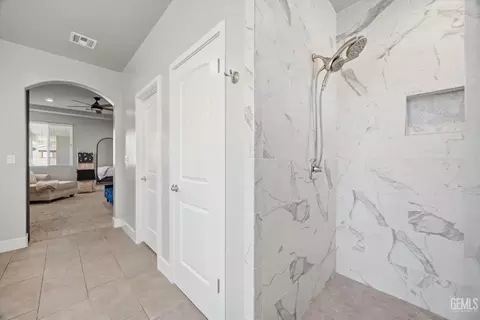 Entry Way - 410 Rosehaven Ln, Tehachapi, CA 93561 photo 8 of 15