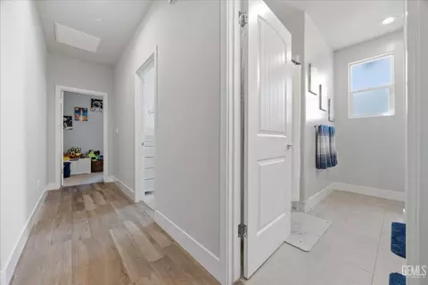 Entry Way - 410 Rosehaven Ln, Tehachapi, CA 93561 photo 10 of 15