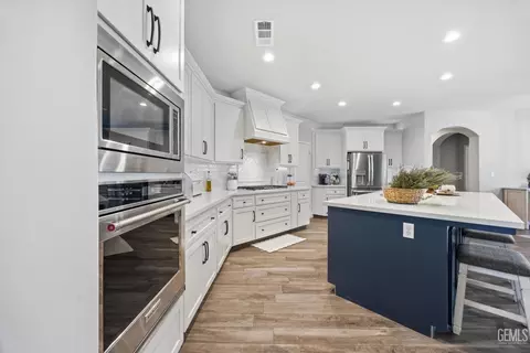 Kitchen - 410 Rosehaven Ln, Tehachapi, CA 93561 photo 5 of 9