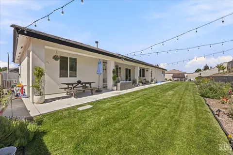 Exterior - 410 Rosehaven Ln, Tehachapi, CA 93561 photo 5 of 12