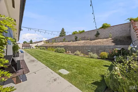 Exterior - 410 Rosehaven Ln, Tehachapi, CA 93561 photo 10 of 12