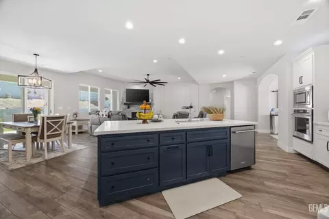 Entry Way - 410 Rosehaven Ln, Tehachapi, CA 93561 photo 5 of 15