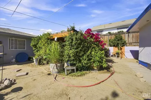 Exterior - 523 F St, Taft, CA 93268 photo 8 of 8