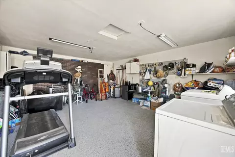 Other - 523 F St, Taft, CA 93268 photo 3 of 4