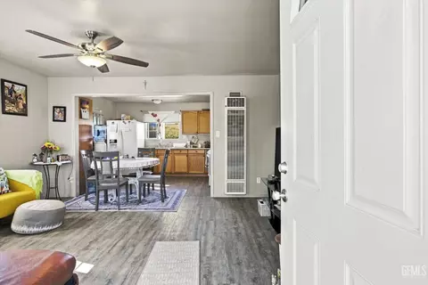 Entry Way - 523 F St, Taft, CA 93268 photo 1 of 1