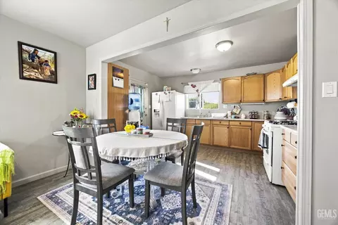 Dining - 523 F St, Taft, CA 93268 photo 1 of 1