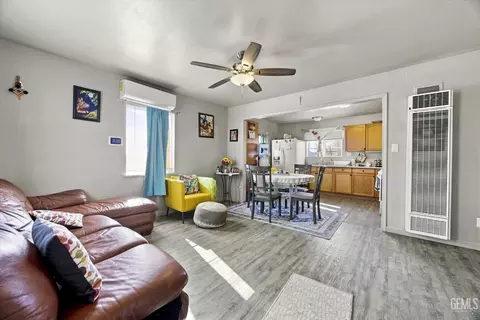 Living - 523 F St, Taft, CA 93268 photo 1 of 1