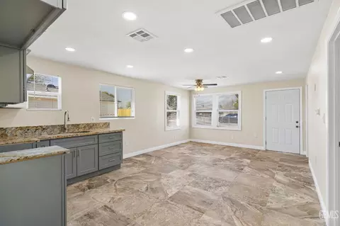 Living - 1509 Murdock St, Bakersfield, CA 93307 photo 1 of 2