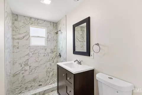 Bath - 1509 Murdock St, Bakersfield, CA 93307 photo 1 of 1