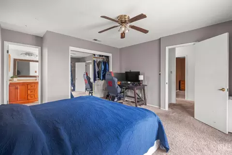 Bedroom - 18260 Alps Dr, Tehachapi, CA 93561 photo 1 of 2