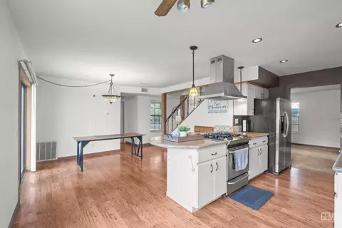 Kitchen - 18260 Alps Dr, Tehachapi, CA 93561 photo 1 of 4