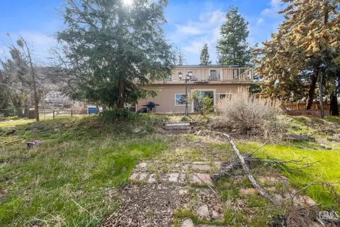 Exterior - 18260 Alps Dr, Tehachapi, CA 93561 photo 3 of 8
