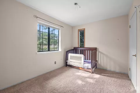Bedroom - 18260 Alps Dr, Tehachapi, CA 93561 photo 2 of 2