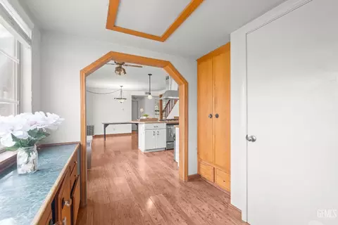Entry Way - 18260 Alps Dr, Tehachapi, CA 93561 photo 2 of 2